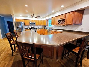 Fridge, microwave, oven, stovetop - River Gem: Family-Friendly Stay | Fire Pit & Porch (Colonial Beach)