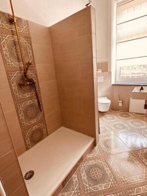 Shower, towels, toilet paper - Ambiente Deluxe at Falkenhorst Castle (Kleinblittersdorf)