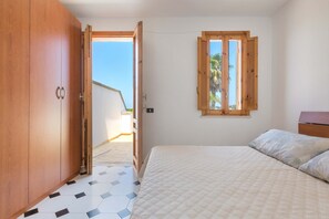 2 chambres, fer et planche à repasser