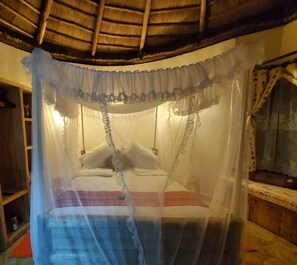 Blackout drapes, iron/ironing board, free WiFi, bed sheets - Edaala Comfort (Nairobi)