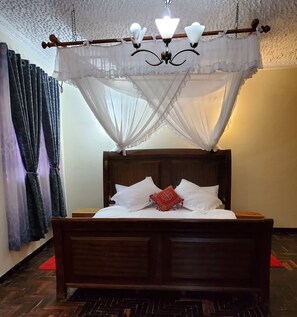 Blackout curtains, iron/ironing board, free WiFi, bed sheets - Edaala Comfort (Nairobi)