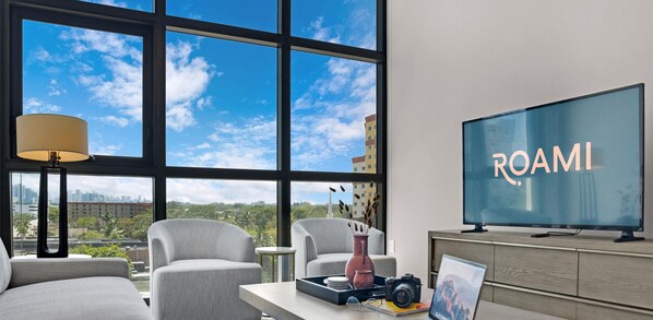 42 インチのテレビ (デジタル放送視聴可)、Netflix、ストリーミングサービス