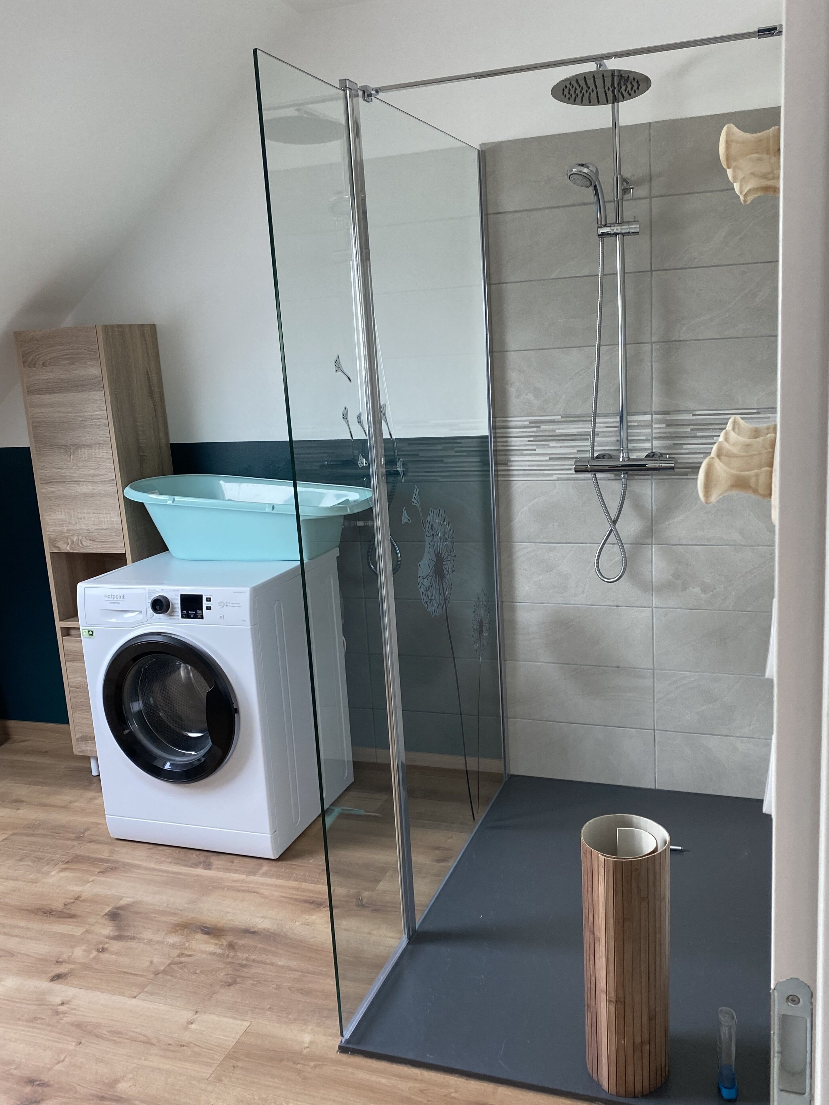 Dusche, kostenlose Toilettenartikel, Haartrockner