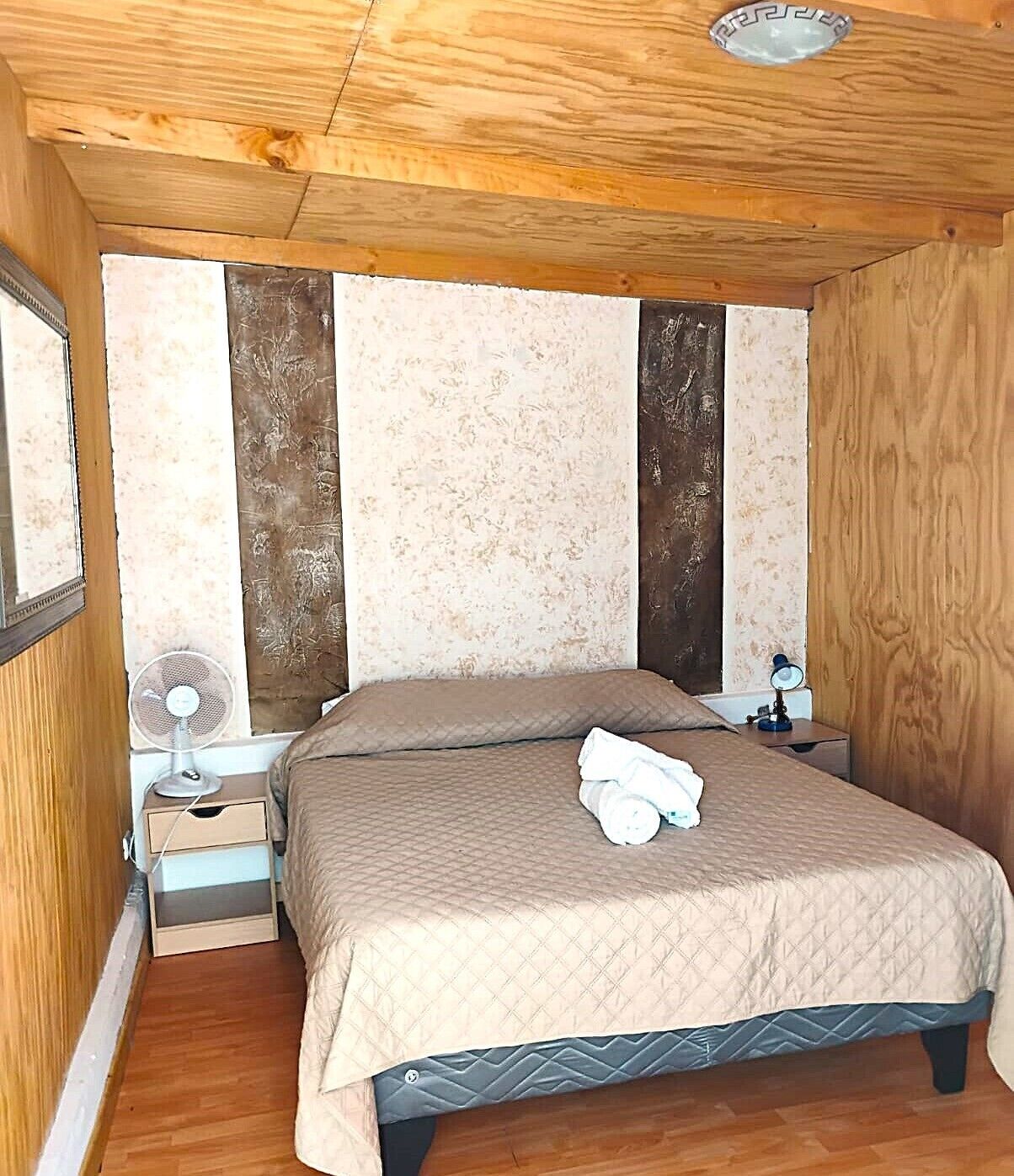 经济双人房 | 羽绒被、免费 WiFi、床单