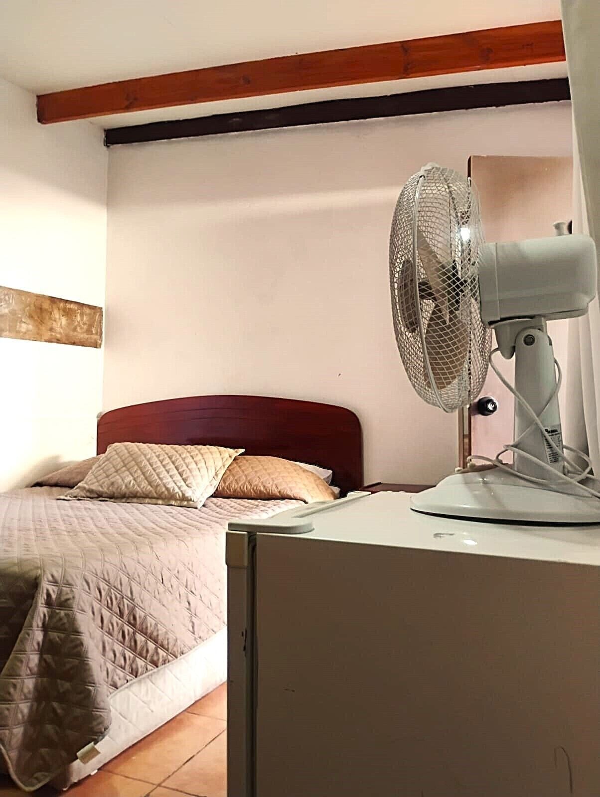 标准四人房 | 羽绒被、免费 WiFi、床单