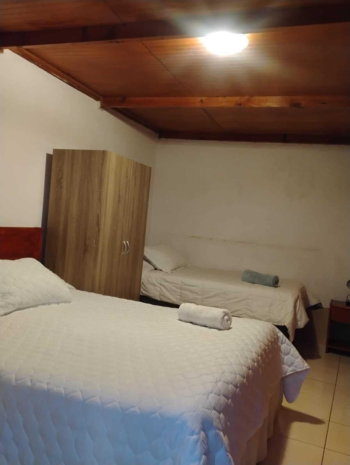 经济三人房 | 羽绒被、免费 WiFi、床单