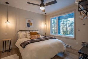 3 bedrooms, desk, iron/ironing board, WiFi