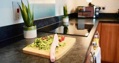 Peaceful 2 Bed Riverside Apartment With Parking in Central Maidstone