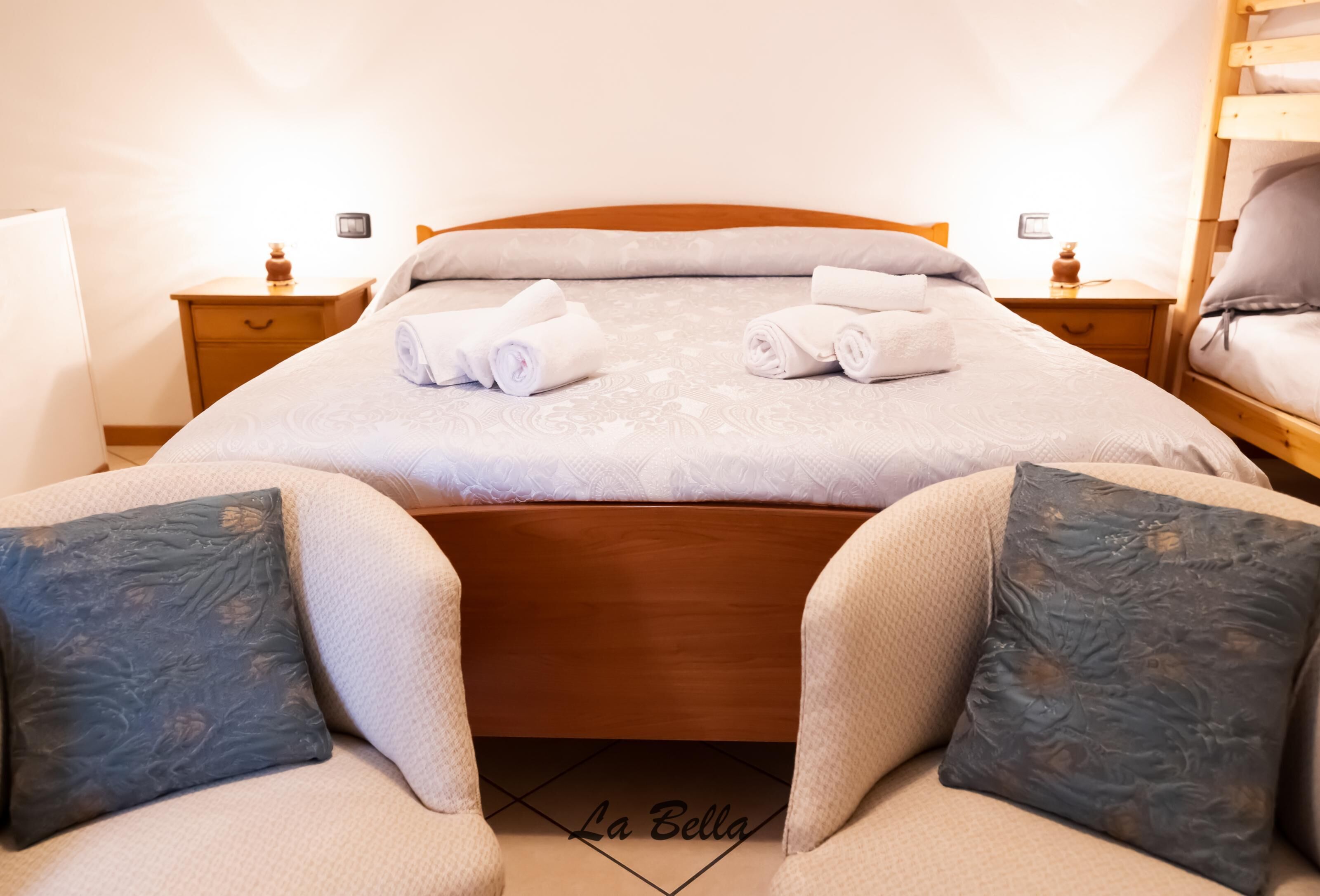 2 chambres, fer et planche à repasser, Wi-Fi, draps fournis