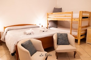 2 soverom, strykejern/-brett, reiseseng for barn og wi-fi (inkludert)