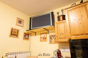 Interior - [Apartment in the Charming Courtyard] Lake Lugano (Brusimpiano)