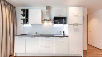 Fridge, microwave, dishwasher, coffee/tea maker