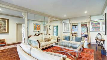 TV, fireplace, stereo, offices