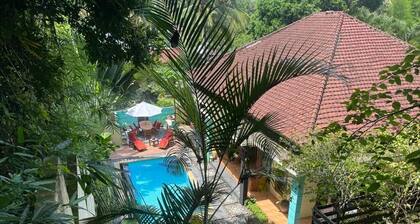 Superb Family Friendly Villa With Pool and Only 500 Metres From Beach