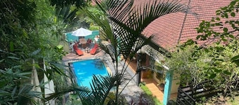 Superb Family Friendly Villa With Pool and Only 500 Metres From Beach