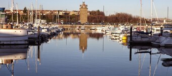 Modern Coastal Apartment Near Excellent Beaches & Vibrant Nightlife