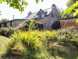 Cottage | Property grounds