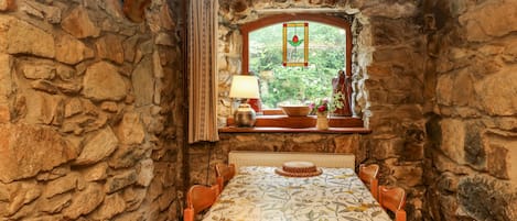 2 bedrooms, individually decorated, individually furnished, free WiFi