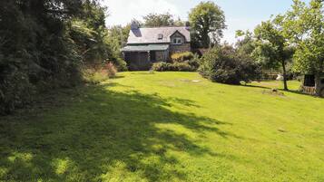 Cottage | Property grounds