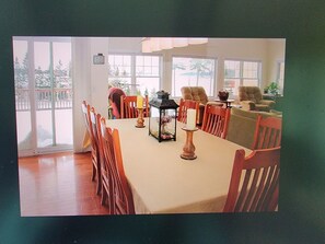 Dining - Lake Winnipesaukee,  Boat Dock, Summer Hot Tub and Game Room (Laconia)