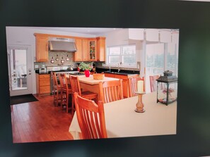 Dining - Lake Winnipesaukee,  Boat Dock, Summer Hot Tub and Game Room (Laconia)