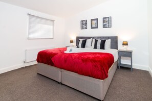 Basic Apartment | 2 bedrooms, iron/ironing board, bed sheets - St Mary's Apartment (Huntingdon)
