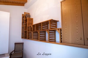 Interior - [Apartment in the Beautiful Courtyard] Lake Lugano (Brusimpiano)