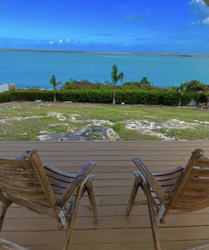 Pepper Town Villa is a 2 bedroom 2.5 bed villa with a pool and of outdoor space