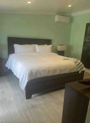 2 chambres, fer et planche à repasser, Wi-Fi, draps fournis