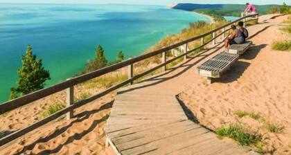 28 North Extended Stay Suites!! pickleball, hot tubs and game room + pool tables