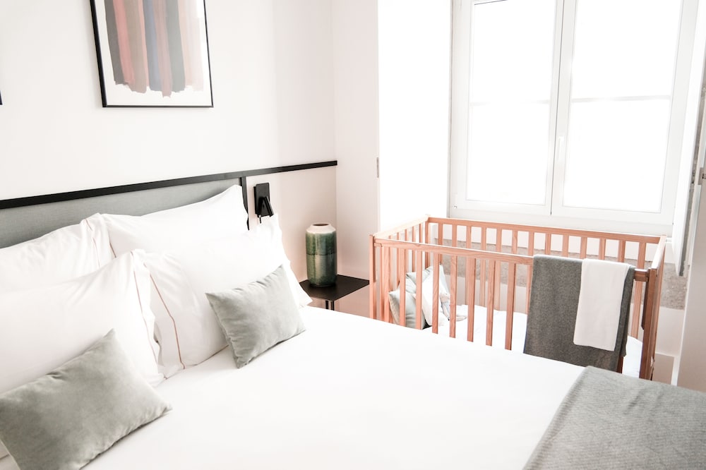 The House on the Pink Street by null