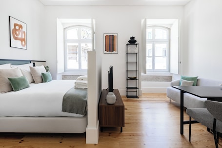 Caja de seguridad en la habitación, escritorio y cortinas blackout