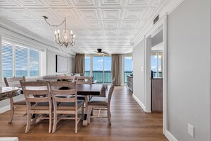 Dining - 5 O'clock Vibes Oceanfront 4BR Retreat in North Myrtle Beach (North Myrtle Beach)