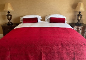 Chambre Double Deluxe | Coffres-forts dans les chambres, fer et planche Ă repasser