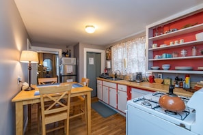Fridge, microwave, oven, stovetop - Perfectly Located Private 2 Bdrm Apartment (Burlington)