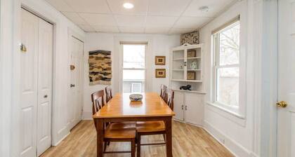 3Bed Apt 5 Mins to i89, w/ off street parking!