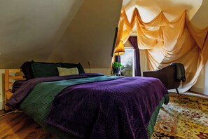 1 bedroom, iron/ironing board, travel crib, WiFi