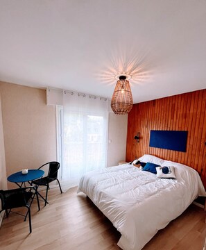 2 habitaciones, tabla de planchar con plancha y wifi gratis 