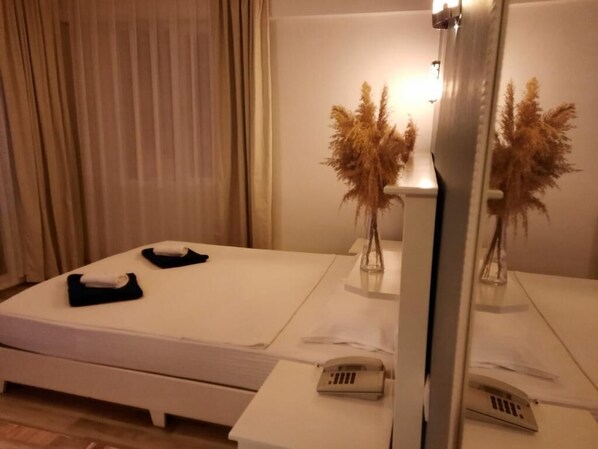 City Suite | 1 bedroom, in-room safe, iron/ironing board, free WiFi - Didim (Didim)