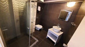 Combined shower/tub, hair dryer, towels - Didim (Didim)