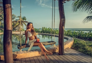 Hồ bơi ngoài trời