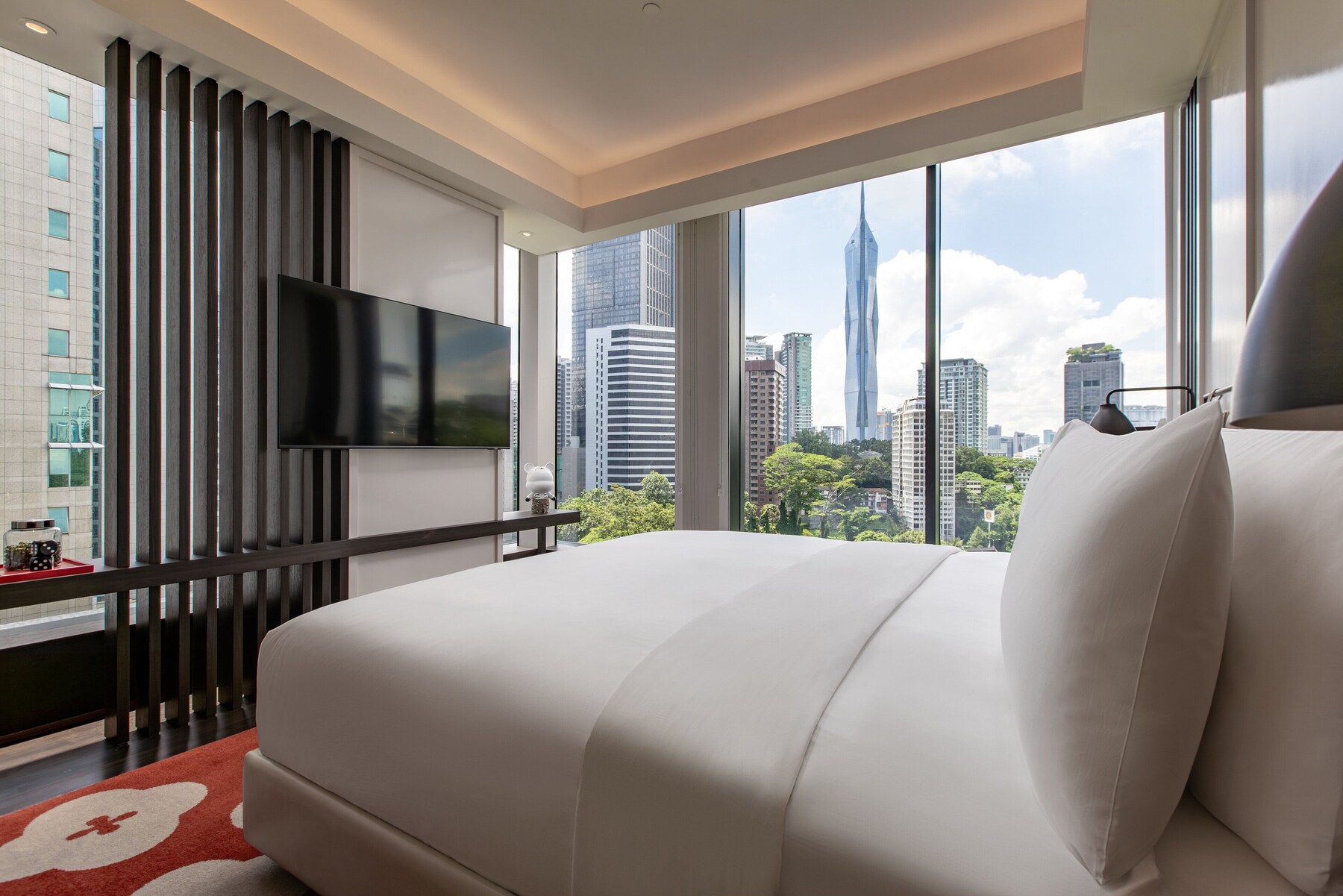 1 King Premium Corner Room Kuala Lumpur Tower View | Premium bedding, minibar, in-room safe, desk