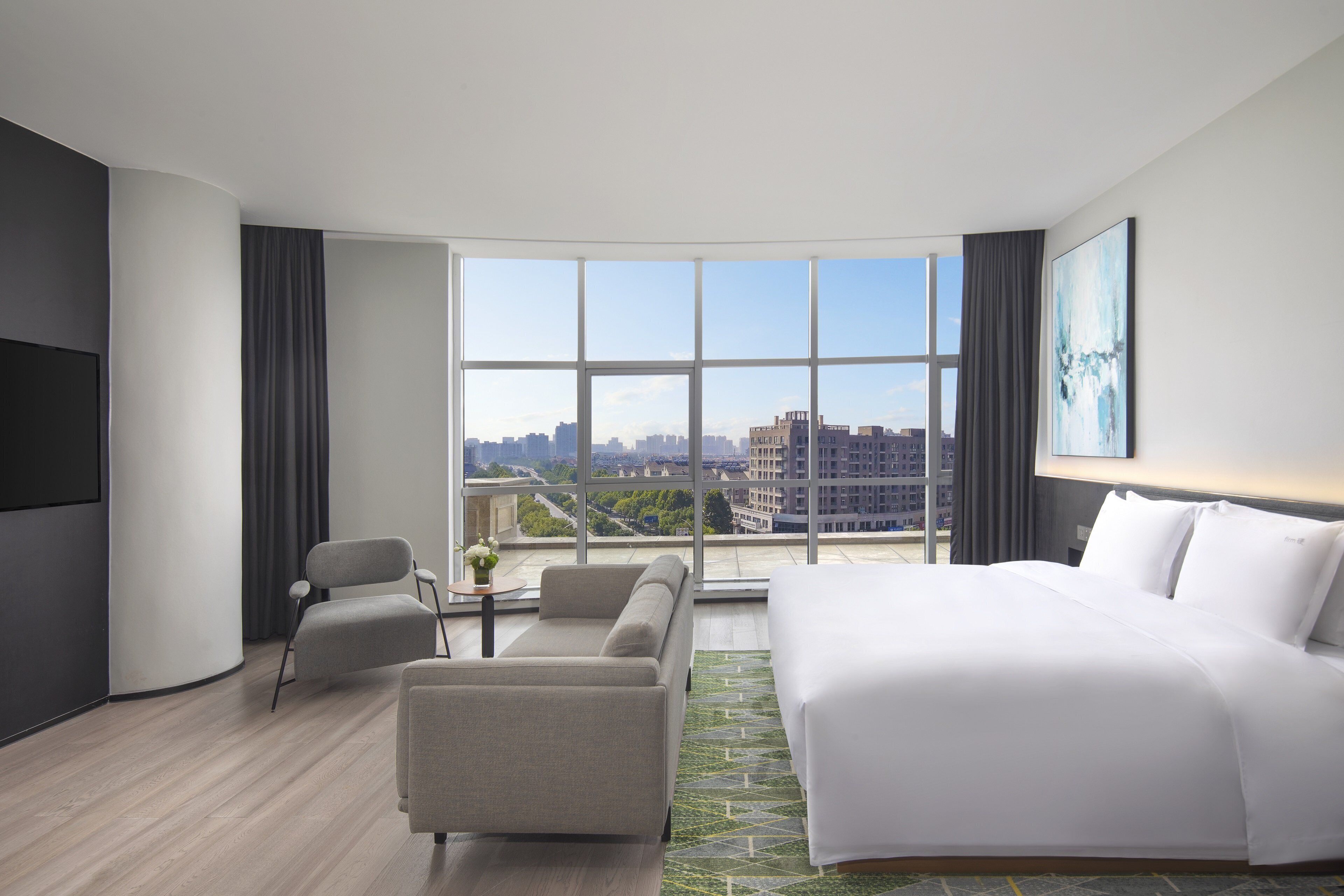 Down comforters, free minibar, in-room safe, blackout drapes