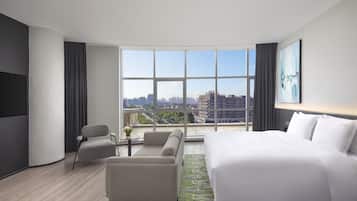 Down comforters, free minibar, in-room safe, blackout drapes