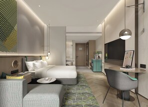 Une chambre d’hôtel moderne équipée d’un lit, d’un bureau, d’une chaise et d’un téléviseur.