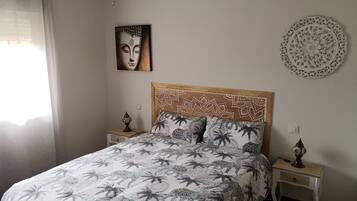 2 dormitorios, escritorio, tabla de planchar con plancha y wifi gratis