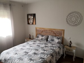 2 bedrooms, desk, iron/ironing board, free WiFi