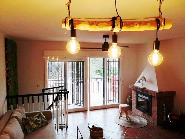Smart TV, fireplace, ping pong