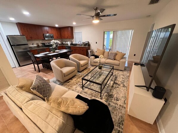 Smart TV, fireplace