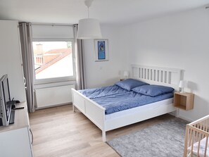 4 bedrooms, cots/infant beds, free WiFi, bed sheets